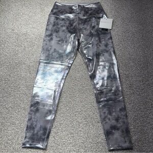 NEW WITH TAGS Beyond Yoga High Waisted Midi‎ Legging in Foil Tie Dye Size Medium
